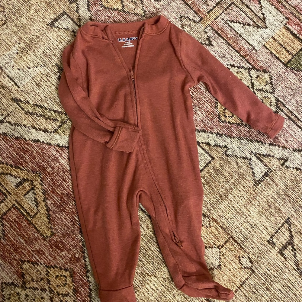 0-3M Old Navy never worn onsie